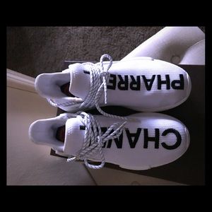 Addias Sneakers - Youth 6 Womens 8